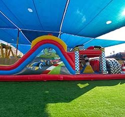 מתקנים מתנפחים להשכרה אתגרון מרוץ מכוניות בתמונת קטגוריה