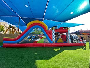 מתקנים מתנפחים להשכרה אתגרון מרוץ מכוניות בתמונת קטגוריה